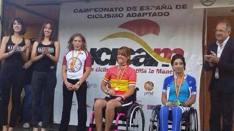 Mila Lopez en el podio del Campeonato de España de Ciclismo Adaptado, celebrado en Ciudad Real