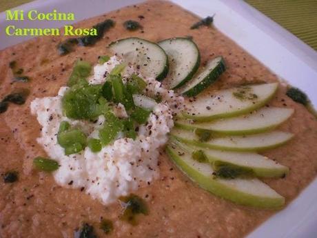 PORRA ANTEQUERANA CON ALMENDRAS, LANGOSTINOS Y ACEITE DE ALBAHACA