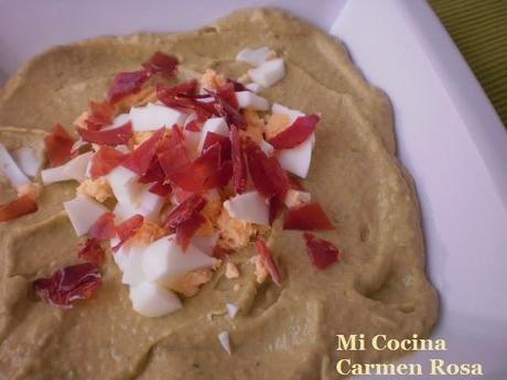 PORRA ANTEQUERANA CON ALMENDRAS, LANGOSTINOS Y ACEITE DE ALBAHACA