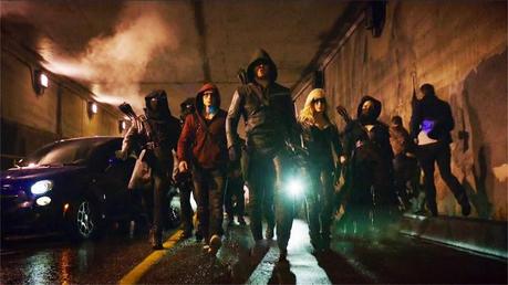 El primer avance de la tercera temporada de 'Arrow' sigue siendo tan cutre como siempre