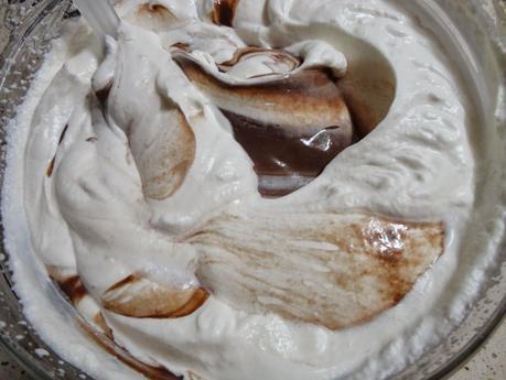 Helado Fácil de Chocolate y Filipinos Blancos Helado Fácil de Chocolate y Filipinos Blancos