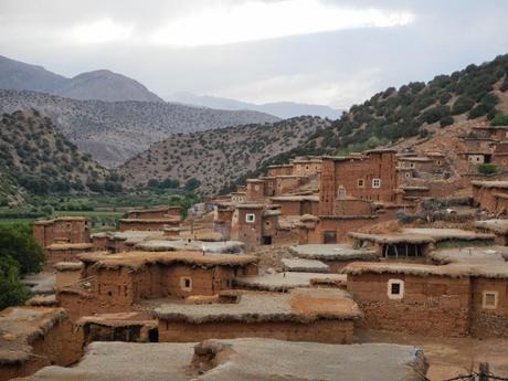 De Zawyat Oulmzi a R'bat. Ruta por el altas medio marroquí