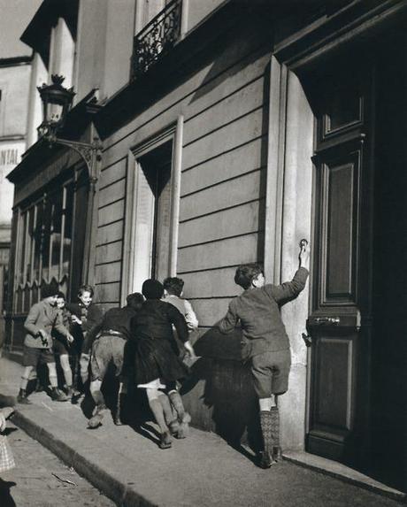  Robert Doisneau The Doorbell, 1934
