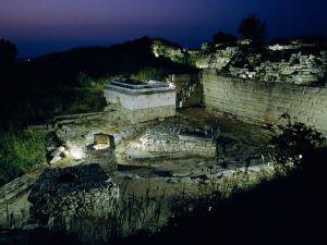 Ruinas de Troya de noche