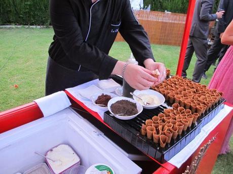 Para sobrellevar mejor las altas temperaturas….Sorprende con un Carrito de Helados Salados en tu Boda!!! IMG_4691