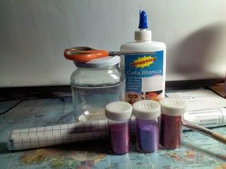 Decora lindos jarrones con diamantina