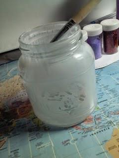 Decora lindos jarrones con diamantina