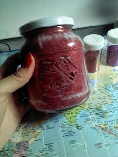 Decora lindos jarrones con diamantina