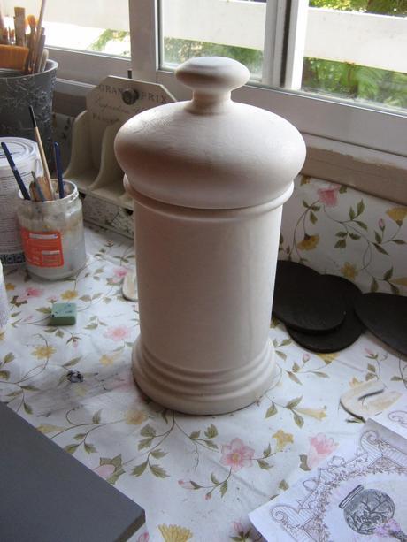 Cambiando el aspecto a un bote de cerámica