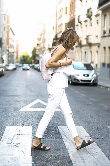 OUTFITS, suiteblanco, lacambra, mochila pastel, elena estaun, lennon, 4 contra 1 eyewear, mochila rosa lacambra, baggy jeans, zara ripped jeans, birkenstock arizona, asos. cristina blanco. guia de estilo blog, guiadeestilo, spanish fashion blogger, spanish model, fashion from spain, backpack streetstyle