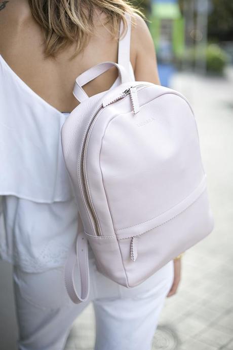 OUTFITS, suiteblanco, lacambra, mochila pastel, elena estaun, lennon, 4 contra 1 eyewear, mochila rosa lacambra, baggy jeans, zara ripped jeans, birkenstock arizona, asos. cristina blanco. guia de estilo blog, guiadeestilo, spanish fashion blogger, spanish model, fashion from spain, backpack streetstyle