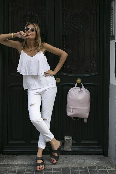 OUTFITS, suiteblanco, lacambra, mochila pastel, elena estaun, lennon, 4 contra 1 eyewear, mochila rosa lacambra, baggy jeans, zara ripped jeans, birkenstock arizona, asos. cristina blanco. guia de estilo blog, guiadeestilo, spanish fashion blogger, spanish model, fashion from spain, backpack streetstyle