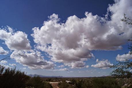 ¿Por qué sudecen las tormentas de verano?