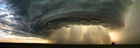 ¿Por qué sudecen las tormentas de verano?