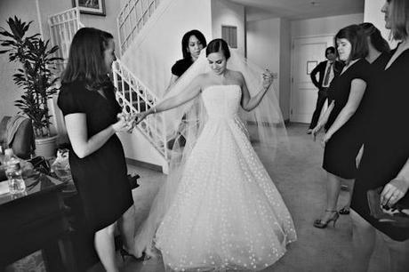 bride-getting-ready-oscar-de-la-renta-gown