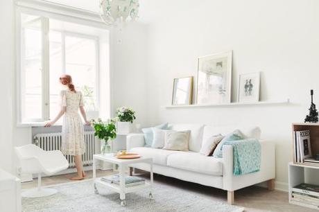 suelo espigado encerado de madera de roble Mini piso en look total white estilo nórdico escandinavo decoración pisos pequeños nórdicos decoración mini pisos decoración en blanco blog decoración nórdica 