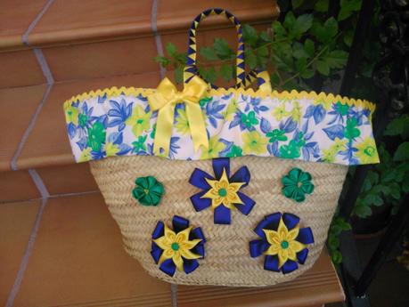 BOLSO DE MIMBRE MODELO FLORES AMARILLAS