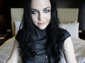 Lee, Evanescence, convierte madre