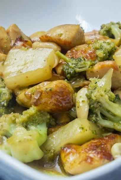 pollo y brócoli con piña al cava