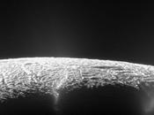 Cassini revela géiseres sobre Encelado, luna helada Saturno