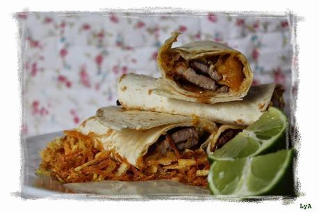 Kebabs de pato y naranja con salsa de yogur