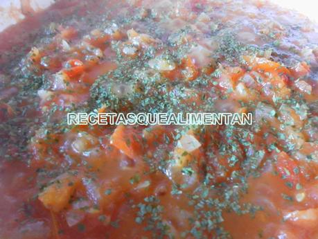 HUEVOS Y TOMATES REVUELTOS