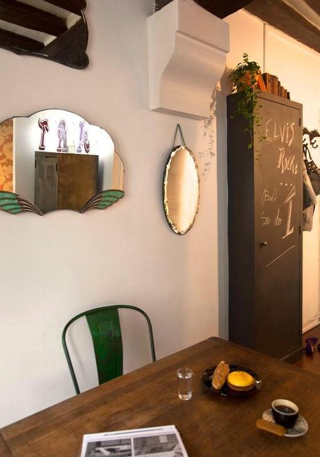 En París: Un apartamento de 30m2 decorado con piezas de mercadillo.