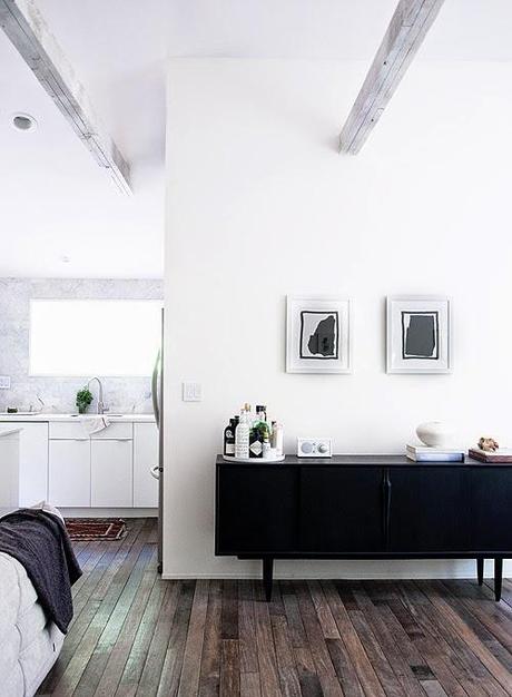 UNA CASA DE CAMPO CON LA SOBRIEDAD DE LOS COLORES NEUTROS