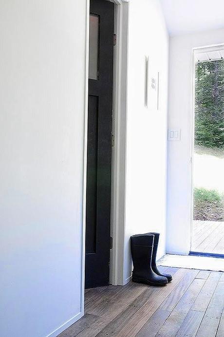 UNA CASA DE CAMPO CON LA SOBRIEDAD DE LOS COLORES NEUTROS