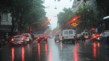 En medio del alerta por lluvias, ¿cuáles son las recomendaciones para manejar?