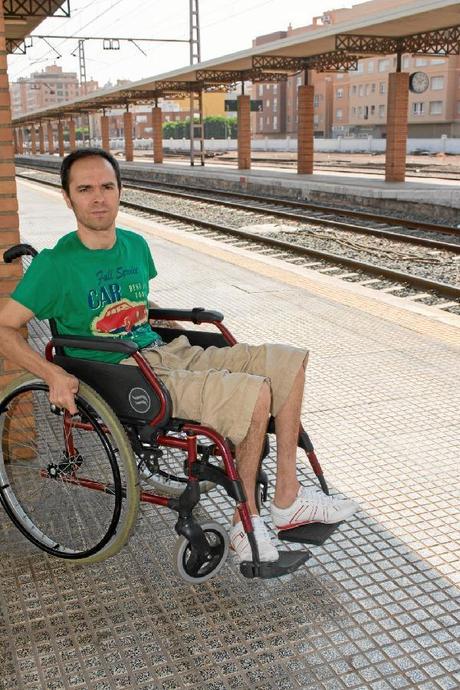 Denuncian la inexistencia de plazas accesibles a personas con movilidad reducida en el tren