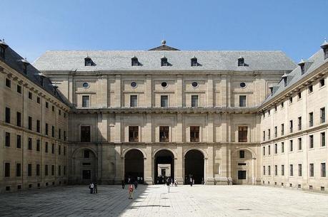 monasterio-del-escorial-patio-de-los-reyes
