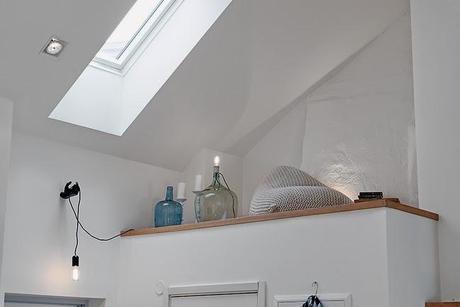 Un ático con una terraza llena de encanto