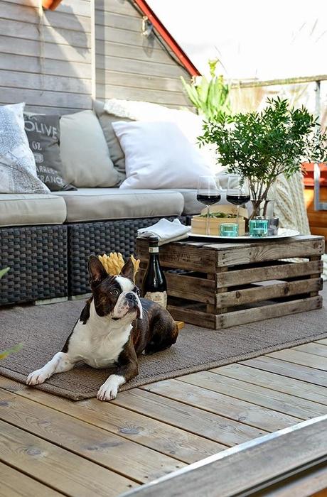 Un ático con una terraza llena de encanto