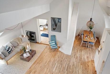 Un ático con una terraza llena de encanto