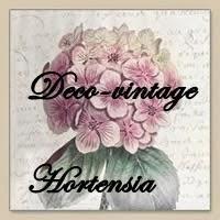 Con platos de cartón....