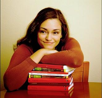 LAURA GALLEGO