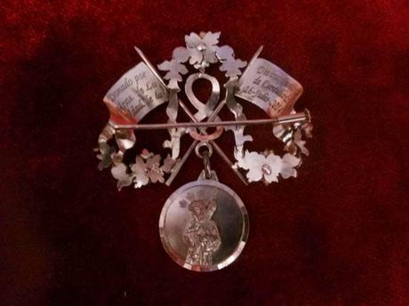 Medalla de la Divina Pastora para la Virgen del Carmen de Punta Umbria