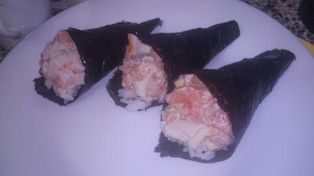 Sushi en casa de salmón y aguacate