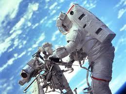 Soñar con astronautas o ser un astronauta. ¿Afán de superación, creatividad o angustia por la soledad? sueño con astronautas