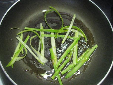 BACALAO CON AJOBLANCO, ESPÁRRAGOS Y UVAS
