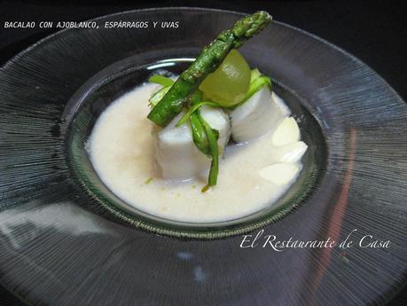 BACALAO CON AJOBLANCO, ESPÁRRAGOS Y UVAS