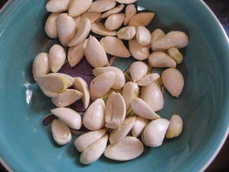 BACALAO CON AJOBLANCO, ESPÁRRAGOS Y UVAS