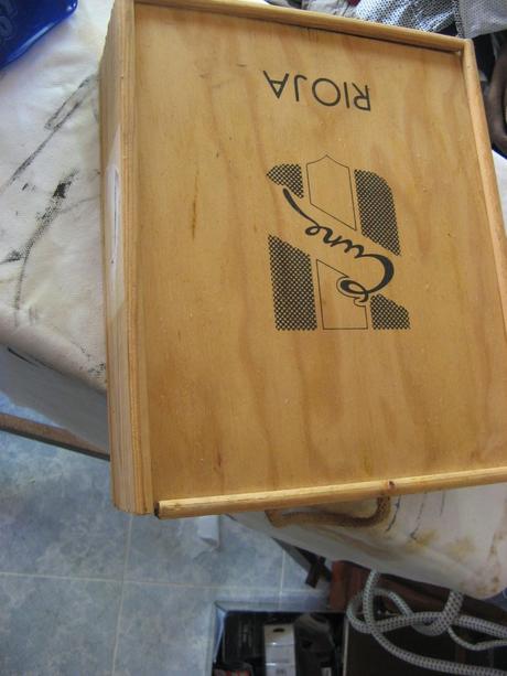 Chalky tono retro en una caja de vino