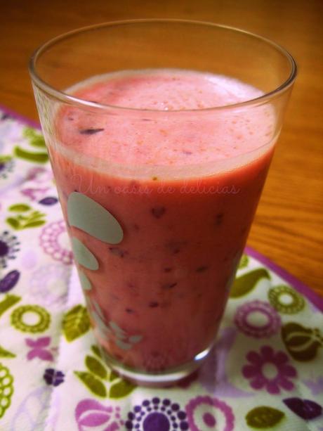 Batido de plátano, fresas y cerezas