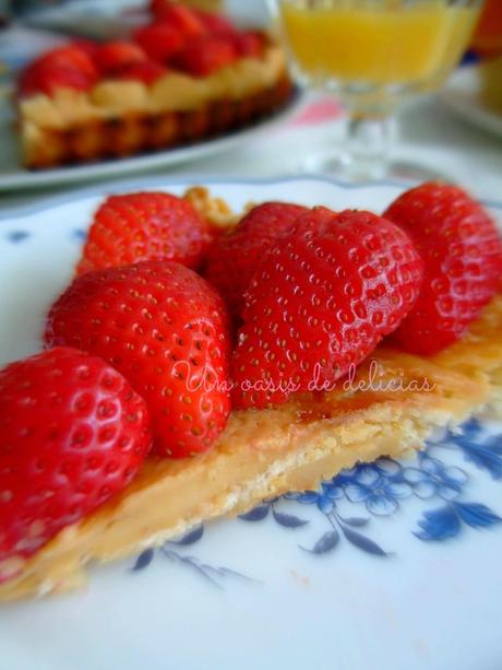 Tarta de fresas y chocolate blanco