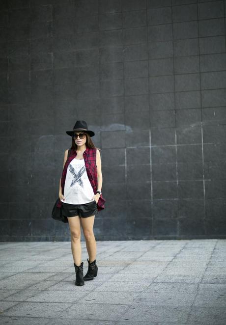 street style barbara crespo feathers the corner shop tshirt fashion blogger outfit blog de moda