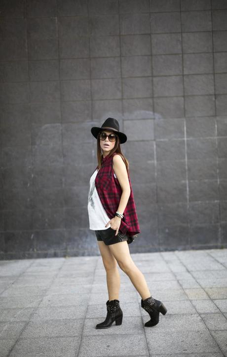 street style barbara crespo feathers the corner shop tshirt fashion blogger outfit blog de moda