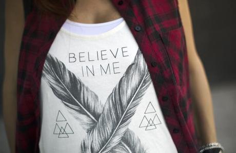 street style barbara crespo feathers the corner shop tshirt fashion blogger outfit blog de moda