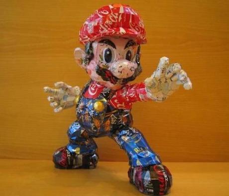 5 personajes hechos con latas de aluminio que a tus hijos les encantarán Escultura Mario Bros Reciclado